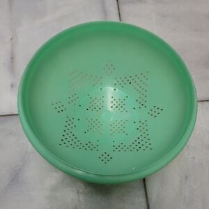 Vintage 3 Quart Tupperware Jadite Green Colander Strainer 339-8